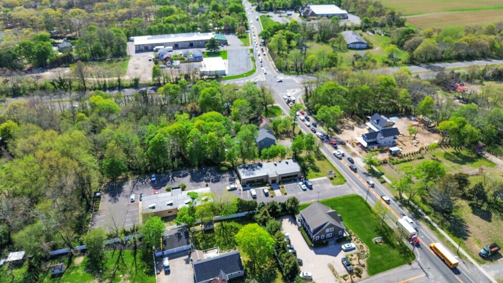 189 (NYS) Route 25, Riverhead, NY à vendre - Photo du bâtiment - Image 3 de 72
