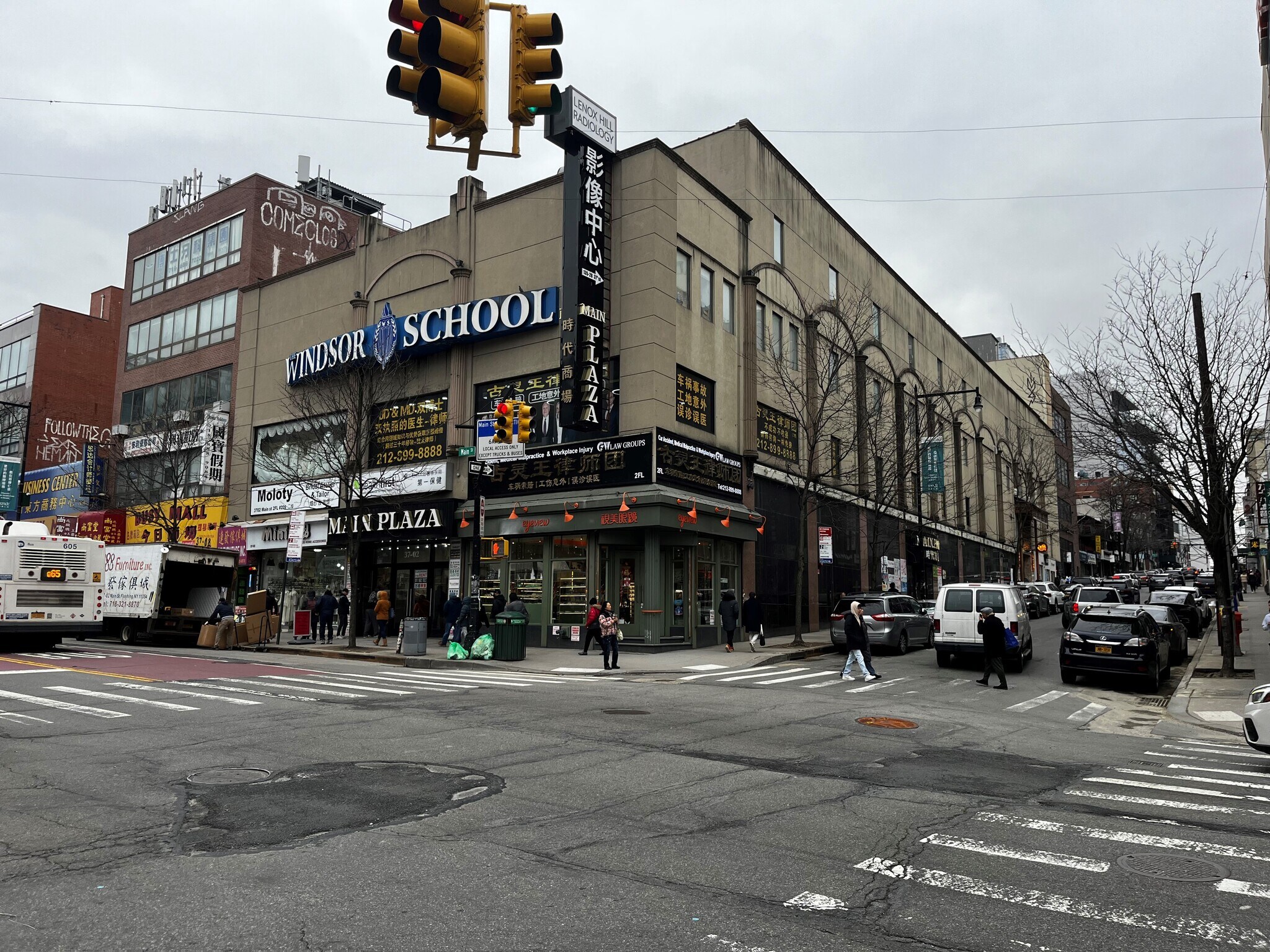 3702 Main St, Flushing, NY à louer Photo du bâtiment- Image 1 de 7