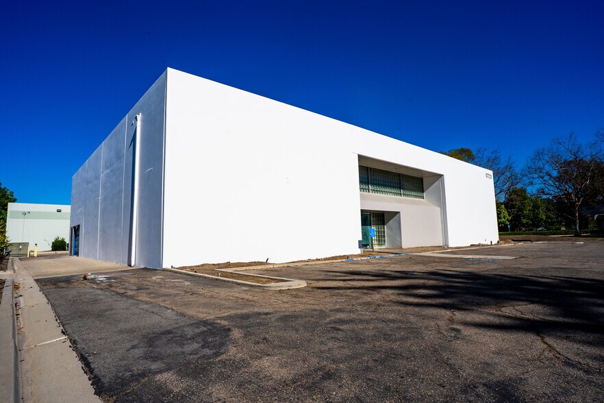 17721 Mitchell N, Irvine, CA à louer - Photo du bâtiment - Image 2 de 5