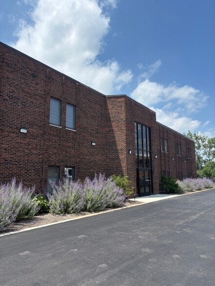 231 W Grand Ave, Bensenville, IL for lease - Building Photo - Image 1 of 14