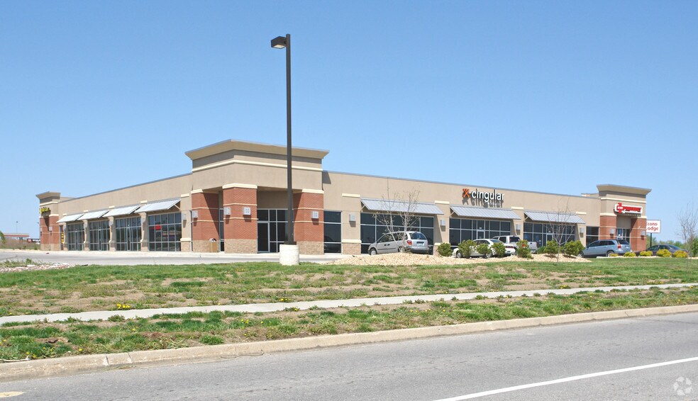 300-304 S Salem St, Oak Grove, MO à louer - Photo du bâtiment - Image 1 de 2