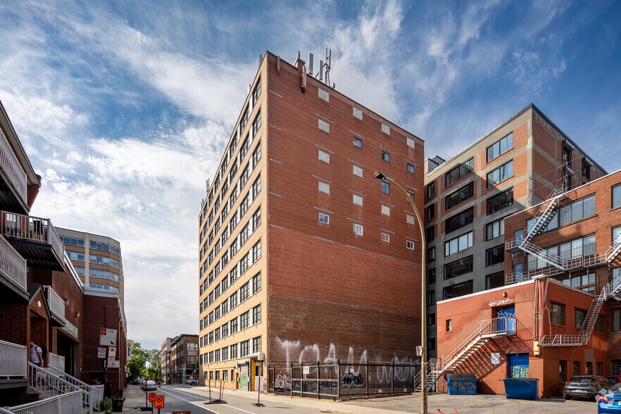 22-30 Av du Mont-Royal O, Montréal, QC à louer - Photo du bâtiment - Image 2 de 3