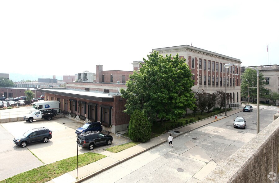 27 Masonic St, New London, CT à louer - Photo du bâtiment - Image 2 de 2