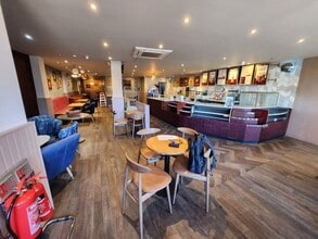 62 Turners Hl, Cheshunt for lease Interior Photo- Image 2 of 17