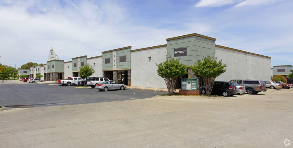 404 W Powell Ln, Austin, TX for lease - Primary Photo - Image 1 of 6