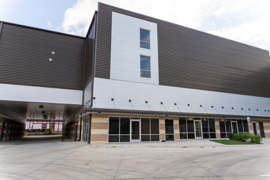 7557 Greenville Ave, Dallas, TX à louer - Photo du bâtiment - Image 3 de 8