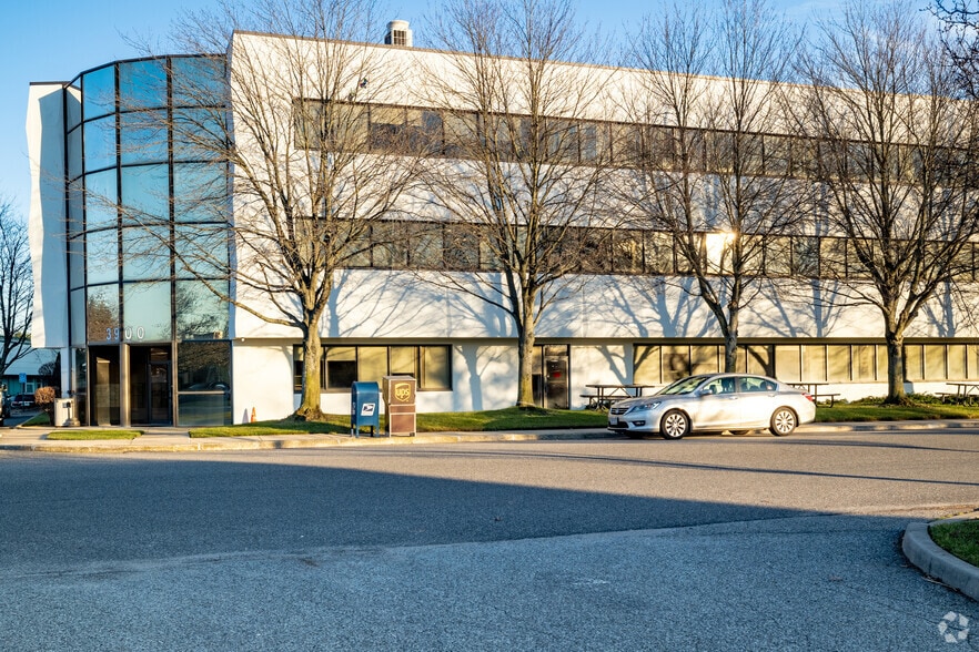 3900 Veterans Memorial Hwy, Bohemia, NY à louer - Photo du bâtiment - Image 2 de 5