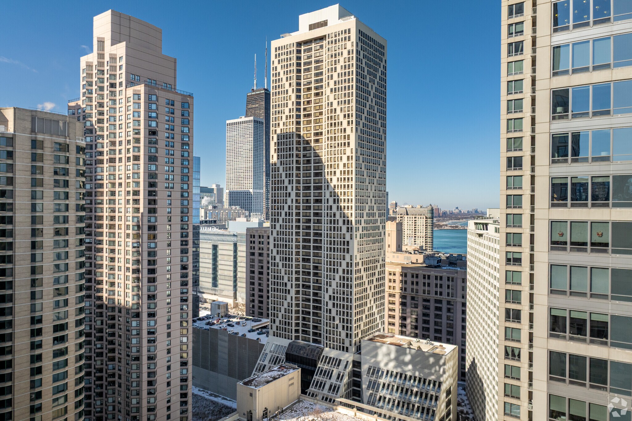 446-448 E Ontario St, Chicago, IL for lease Primary Photo- Image 1 of 37