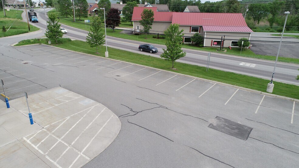 4730 Us Route 5, Newport, VT à louer - Photo du bâtiment - Image 3 de 15