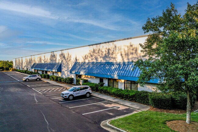 Plus de détails pour 2641 Sumner Blvd, Raleigh, NC - Local d'activités à louer