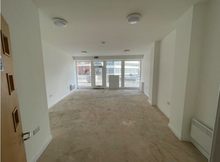 9-48 Allhallows, Bedford for lease Interior Photo- Image 1 of 2