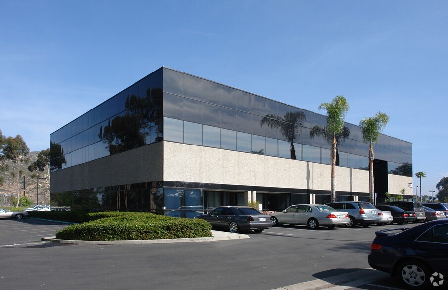 17150 Via Del Campo, San Diego, CA à vendre - Photo du bâtiment - Image 2 de 6