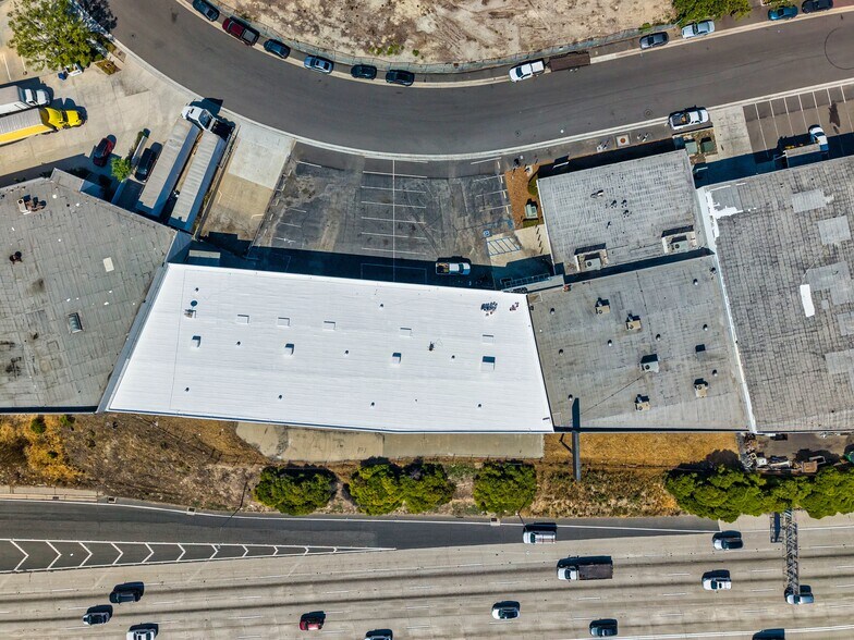 3090 E Airport Way, Long Beach, CA à louer - Photo du bâtiment - Image 3 de 11