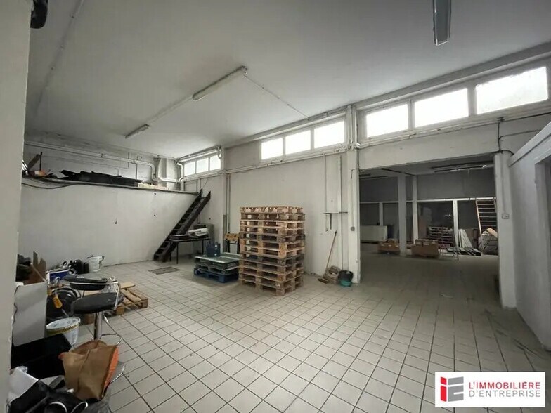 Retail in Lorient for sale - Interior Photo - Image 2 of 3