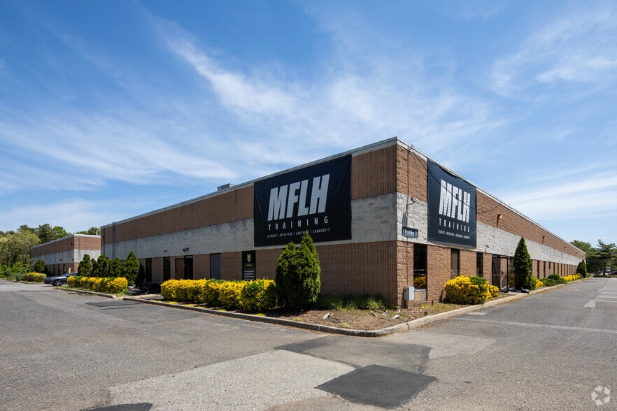 1-100 Roebling Ct, Ronkonkoma, NY for lease - Building Photo - Image 1 of 5