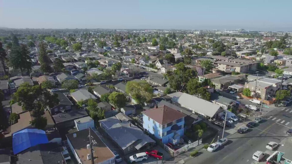 2515 Seminary Ave, Oakland, CA à vendre - Vidéo sur l’inscription commerciale - Image 2 de 31