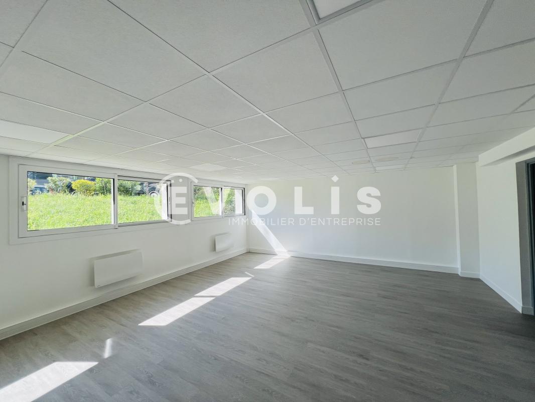 Office in Maisons-Alfort for lease Interior Photo- Image 1 of 12