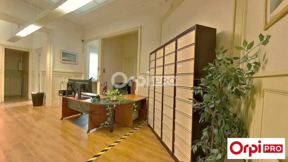 Office in Lille for sale Interior Photo- Image 1 of 14