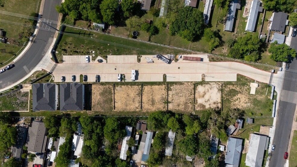 6820 Blue Dawn Trl, Austin, TX à vendre - Photo du bâtiment - Image 2 de 15