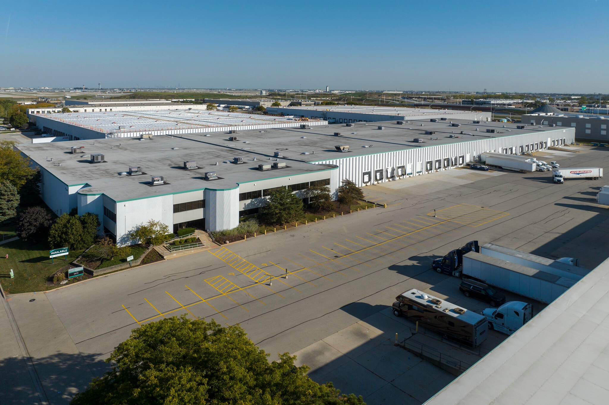 600-608 Supreme Dr, Bensenville, IL for lease Building Photo- Image 1 of 3