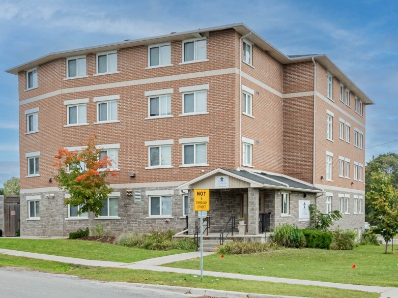 1915 N Simcoe St, Oshawa, ON à vendre Photo du bâtiment- Image 1 de 5