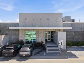 3562-3582 Eastham Dr, Culver City, CA à louer Photo du bâtiment- Image 2 de 8
