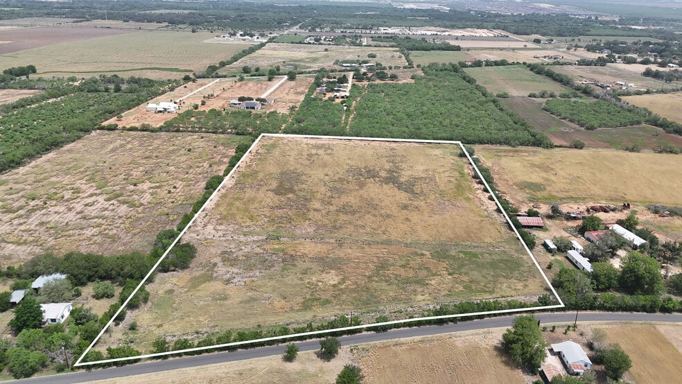 10945 Dillon Rd, Atascosa, TX for sale - Building Photo - Image 2 of 17