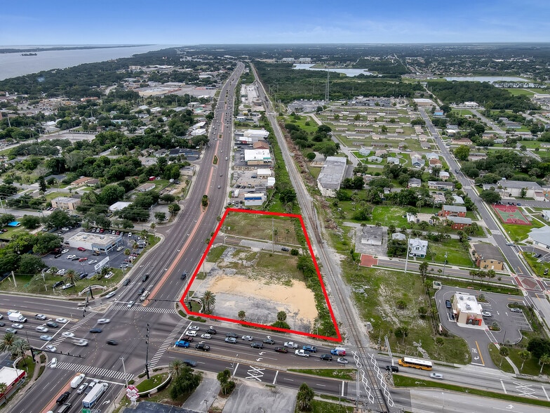 301 S Cocoa Blvd, Cocoa, FL à louer - Photo du bâtiment - Image 3 de 9
