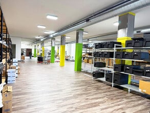 4652 N Sheridan Rd, Chicago, IL for lease Interior Photo- Image 1 of 13