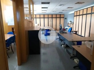 Plus de détails pour Multi-résidentiel à vendre