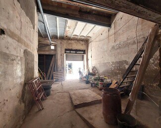 Plus de détails pour Multi-résidentiel à vendre