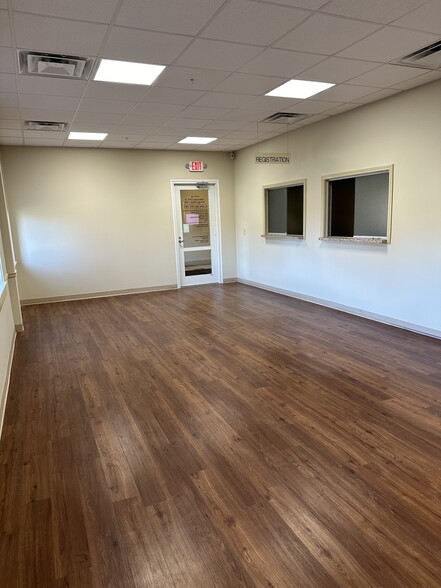 101 Financial Dr, Elizabethtown, KY for lease - Interior Photo - Image 3 of 72