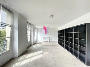 Bureau dans Versailles à louer Photo du bâtiment- Image 2 de 7