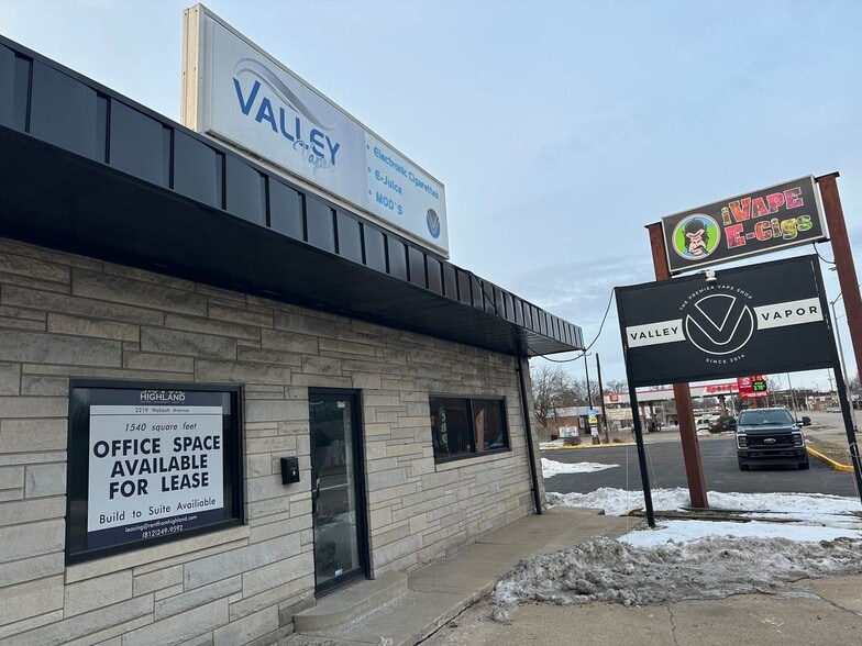 2219 Wabash Ave, Terre Haute, IN à louer - Photo du bâtiment - Image 3 de 3