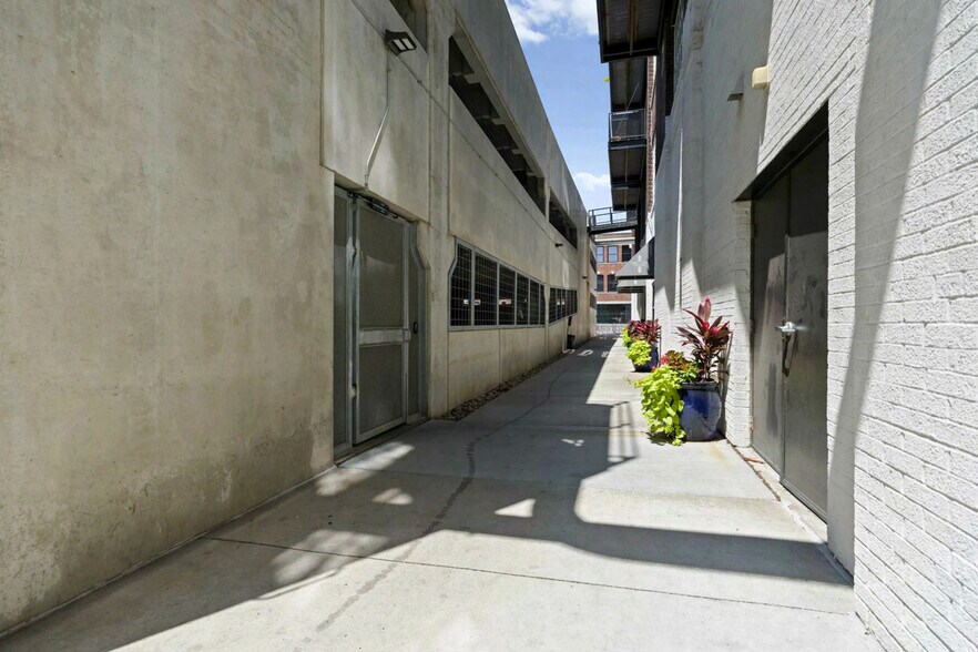117 W 20th St, Kansas City, MO à louer - Photo du bâtiment - Image 2 de 19