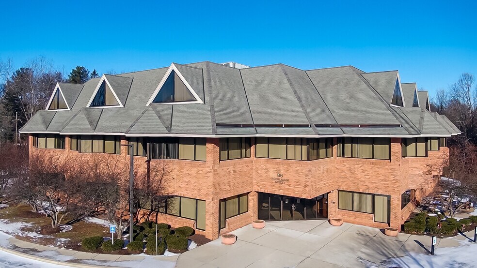 86 Hopmeadow St, Simsbury, CT à louer - Photo du bâtiment - Image 1 de 2