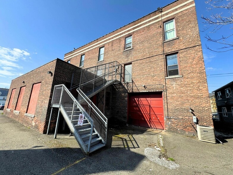 74 Carroll St and 29-31 Court St portfolio of 3 properties for sale on LoopNet.ca - Building Photo - Image 3 of 15