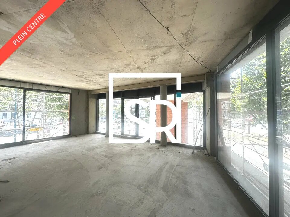 Office in Clermont-Ferrand for lease Building Photo- Image 1 of 11