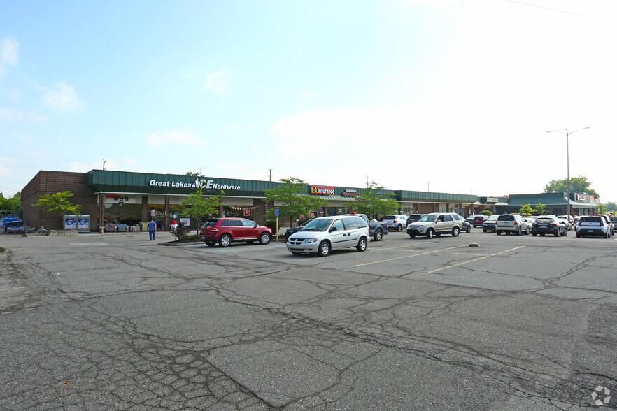 3000-3116 Van Horn Rd, Trenton, MI à louer - Photo du bâtiment - Image 3 de 11