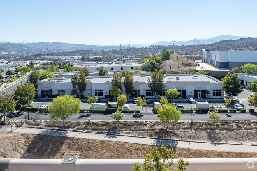 21182 Centre Pointe Pky, Santa Clarita, CA à louer - Aérien - Image 3 de 13