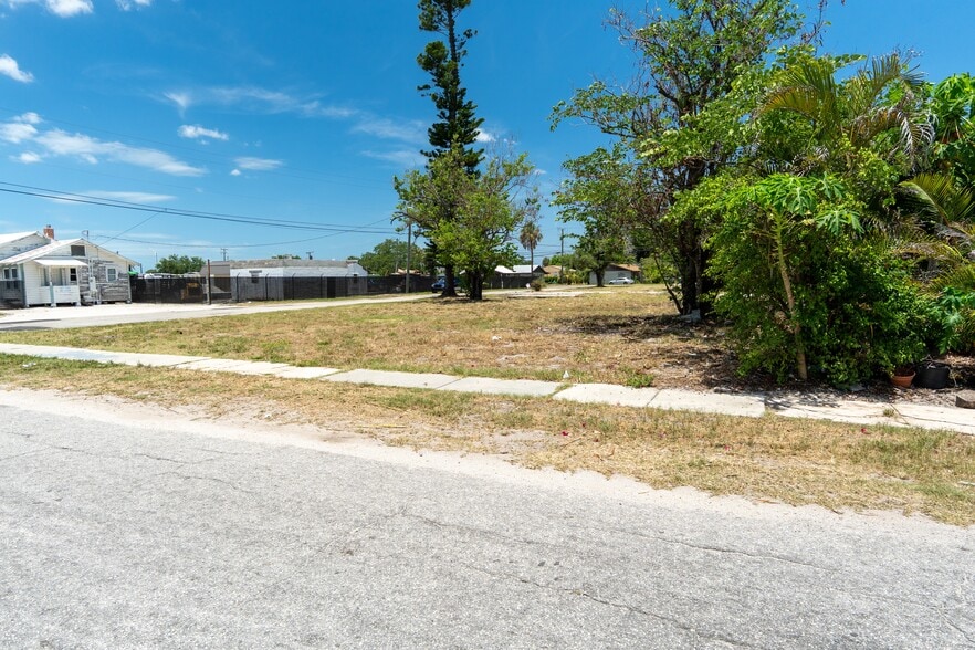 1206 27th Ave W, Bradenton, FL for sale - Building Photo - Image 2 of 6