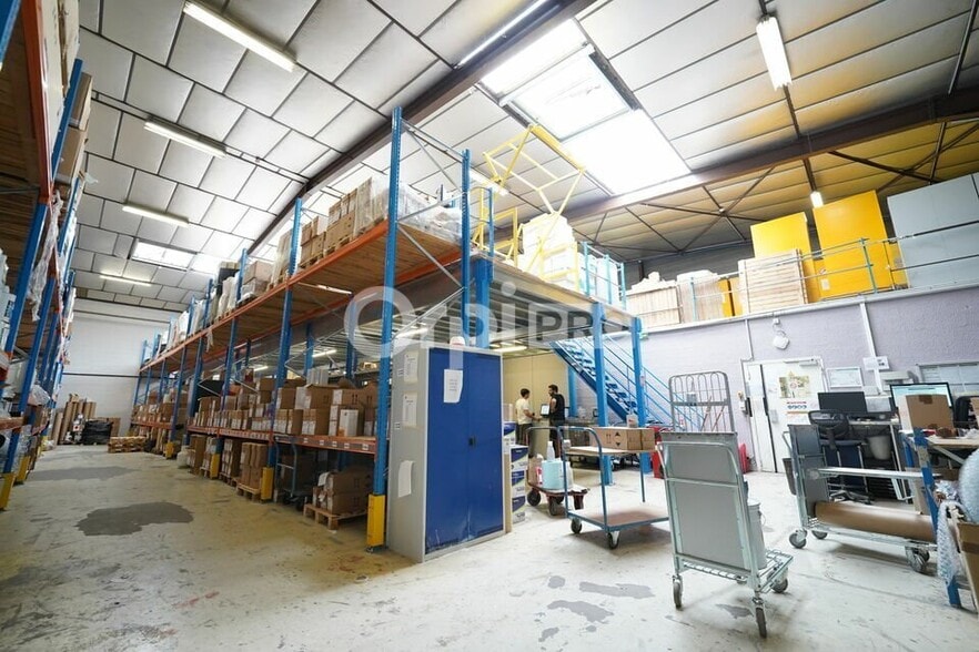 1 Rue Jacques Monod, Vaulx-en-Velin for lease - Building Photo - Image 2 of 7