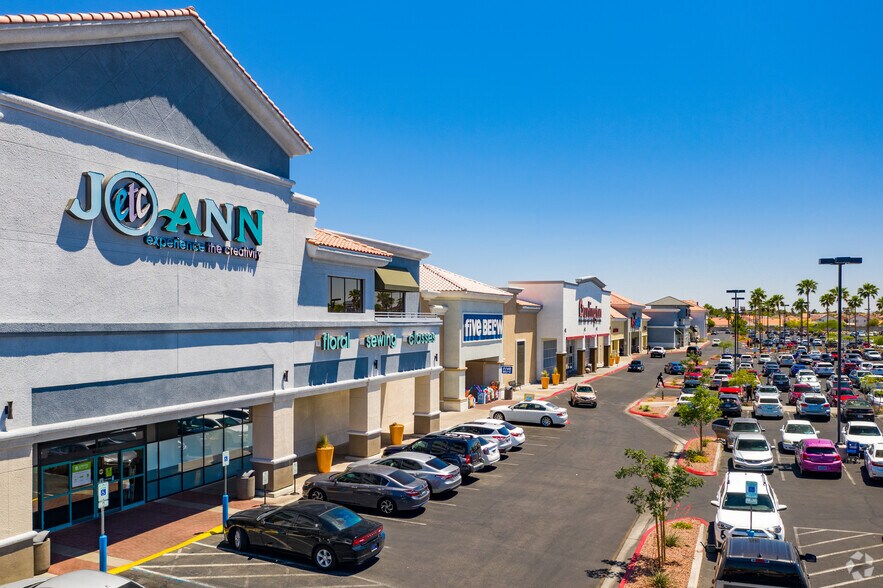 2050-2160 N Rainbow Blvd, Las Vegas, NV à louer - Photo du bâtiment - Image 1 de 17