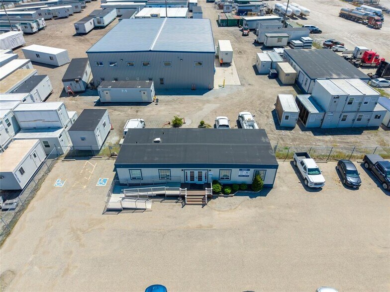 Hwy 40 Industrial Park portefeuille de 3 propriétés à vendre sur LoopNet.ca - Photo du bâtiment - Image 2 de 27