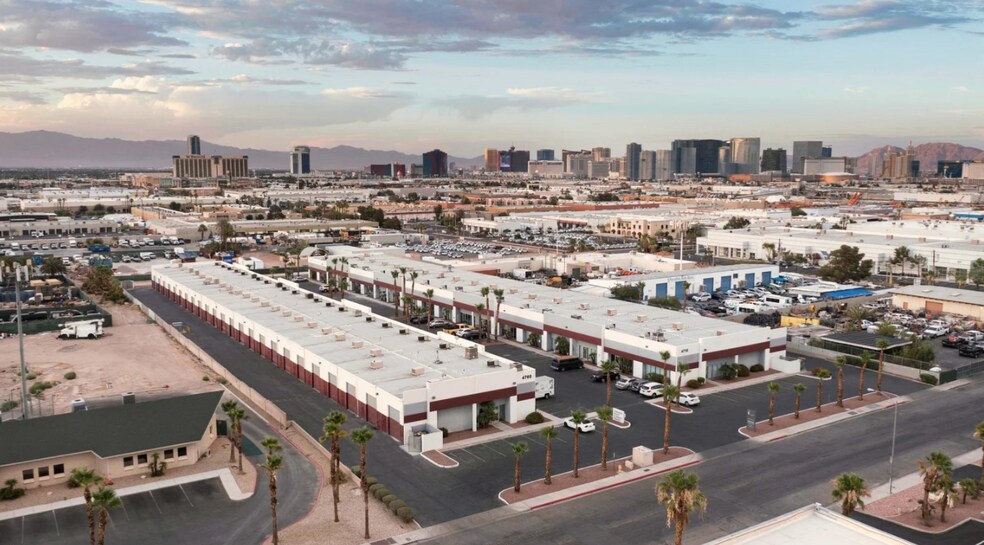 4710 W Dewey Dr, Las Vegas, NV à louer - Photo du bâtiment - Image 2 de 5