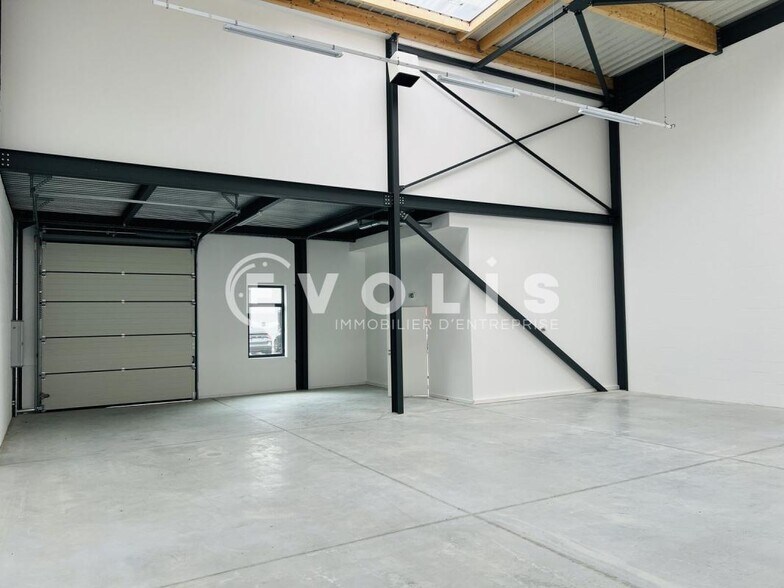 Flex in Lieusaint for sale - Interior Photo - Image 3 of 6