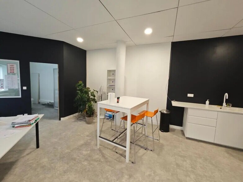 Office in VILLENEUVE-D'ASCQ for lease - Interior Photo - Image 2 of 4