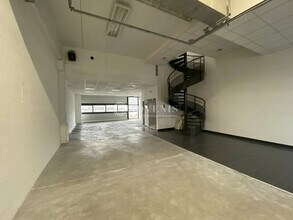 Flex in Saint-Denis for lease Interior Photo- Image 2 of 4