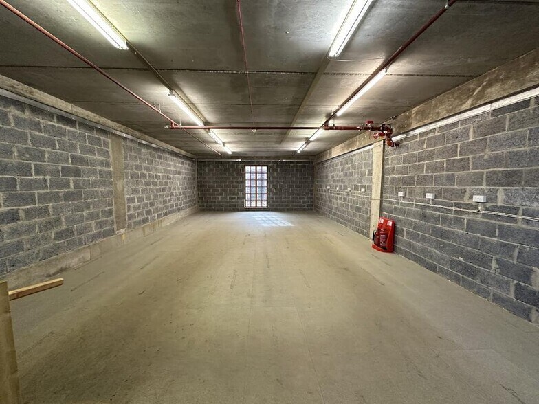 Market Pl, Burgess Hill for lease - Interior Photo - Image 2 of 89