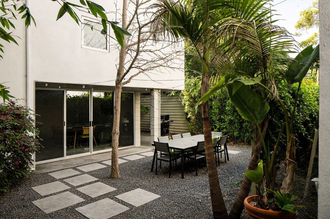 More details for 608 Westminster Ave, Venice, CA - Multifamily for Sale